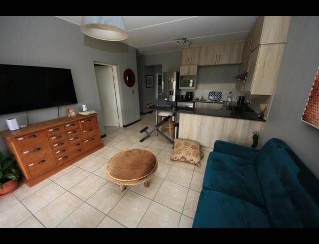 2 BEDROOM PROPERTY TO RENT IN BARBEQUE DOWNS